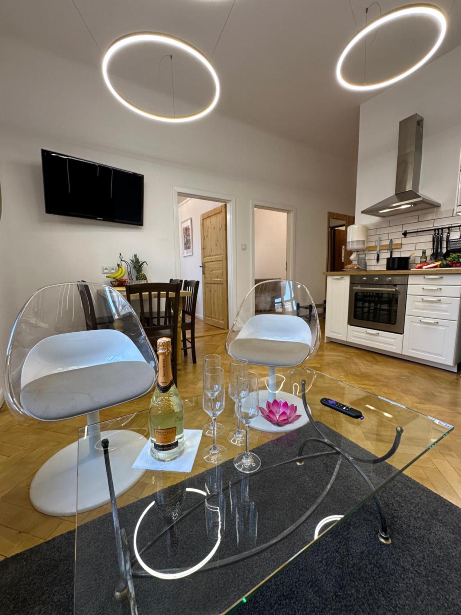 Karlin Oasis 2-Bedroom Apartment براغ المظهر الخارجي الصورة